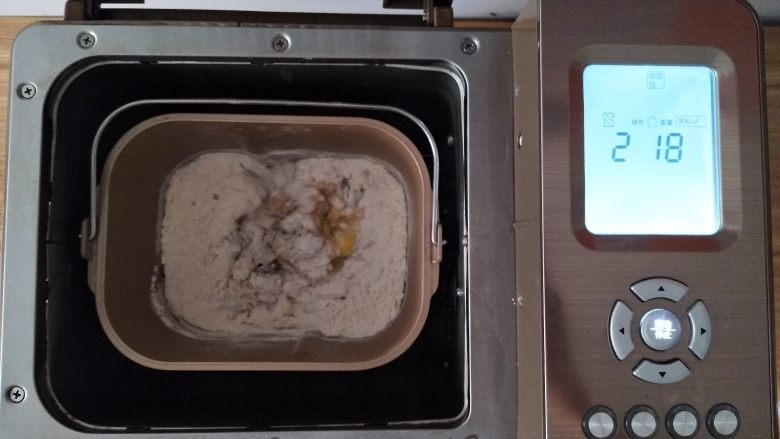 蛋香葡萄干咖啡吐司（面包机一键）,选择甜面包程序，时间是2小时18分钟，启动