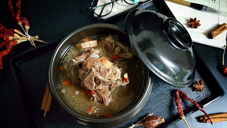 清炖枸杞羊肉汤