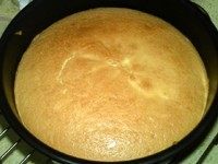 #甜味#焦糖桃子翻转蛋糕,放入预热180度的烤箱，中层，烤约30分钟，表面金黄，出炉