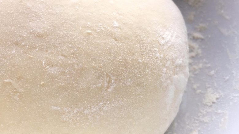 老面豆沙包,面团盖上湿布放在温暖的地方发酵！