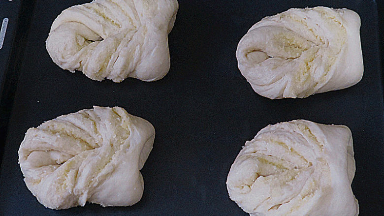 椰香味浓滴【椰蓉叶子面包】,放温暖湿润处发酵至两倍大