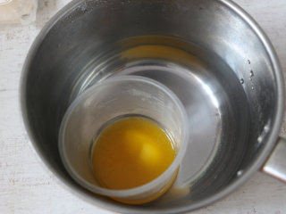 黑芝麻麻薯,黄油隔热水融化。