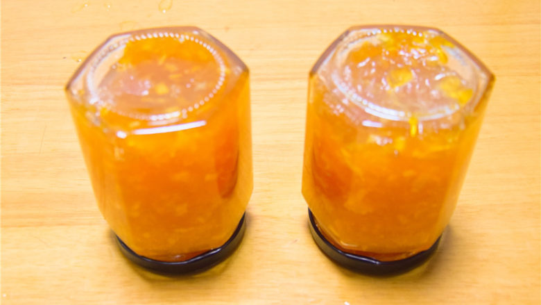 橘子果酱,将果酱倒置挤掉空气，放凉。静置4天让材料充分发酵融合
