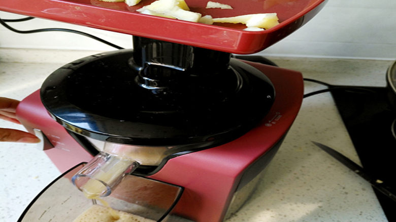 简易快手苹果酱,用原汁机搅苹果块