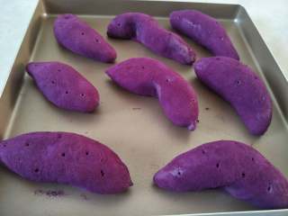 紫薯面包,放在温暖湿润处发酵两倍大