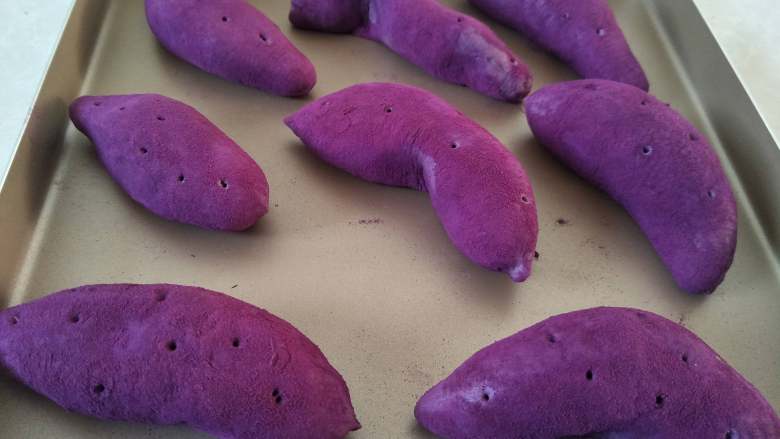紫薯面包,放在温暖湿润处发酵两倍大