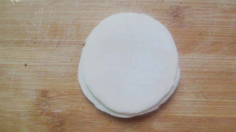饺子皮也能烙出鸡蛋灌饼,六个饺子皮叠在一起