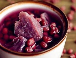 红豆紫薯甜汤,用保温来焖10分钟，至冰糖全部溶化即可