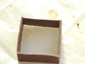 浓情巧克力礼盒,同方法10，根据盖子的尺寸，做好盒子的围边。