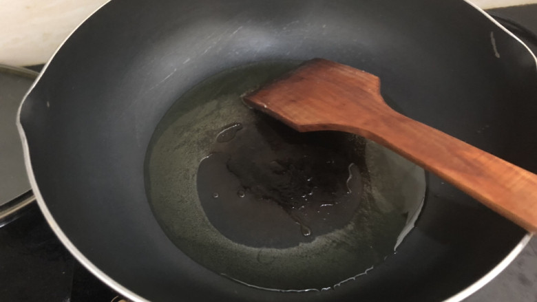 清炒芦笋,热锅冷油