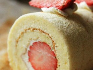 草莓奶油蛋糕卷卷