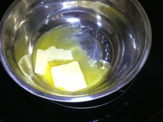 宝宝零食／小蛋糕,如图：隔水融化黄油