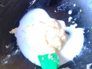 奶香海绵蛋糕,分三次加入牛奶，每次都要拌均匀再加