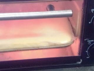 奶香海绵蛋糕,烤箱预热165度，中层，17分钟（根据自己烤箱温度适当调整）