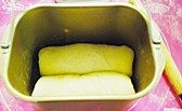 肉松火腿玉米沙拉吐司,两条卷好的胚子放入面包桶，盖湿布进行发酵，发酵模式40分钟-60分钟，至原来1.5倍左右大