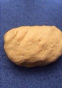 番薯麻圆 ,将糯米粉和番薯泥揉成软硬适中的面团