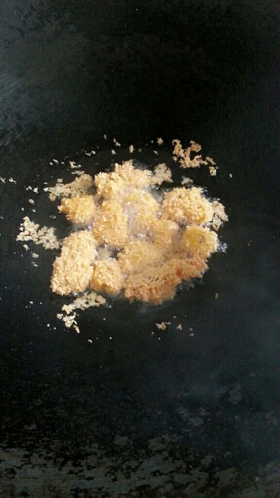 美味鸡米花,炸成金黄的样子就可以出锅了