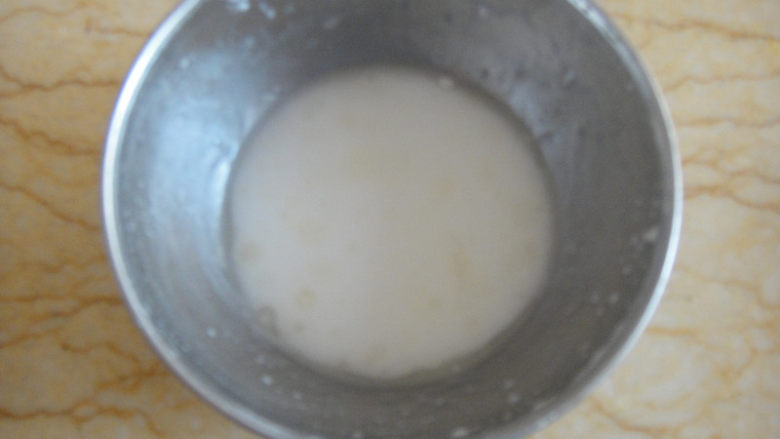 釀笋尖,淀粉加入清水溶解成水淀粉