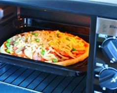 培根土豆披萨,再次入烤箱，原火候烘烤10—15分钟左右，至芝士表面略起焦即可