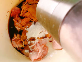 香菇板栗焖饭,加入盐