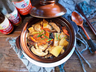 香菇砂锅煲,一道美味的香菇冬笋砂锅煲就做好了
