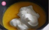 芒果布丁
,芒果糊冷却后加入一半打发的淡奶油
