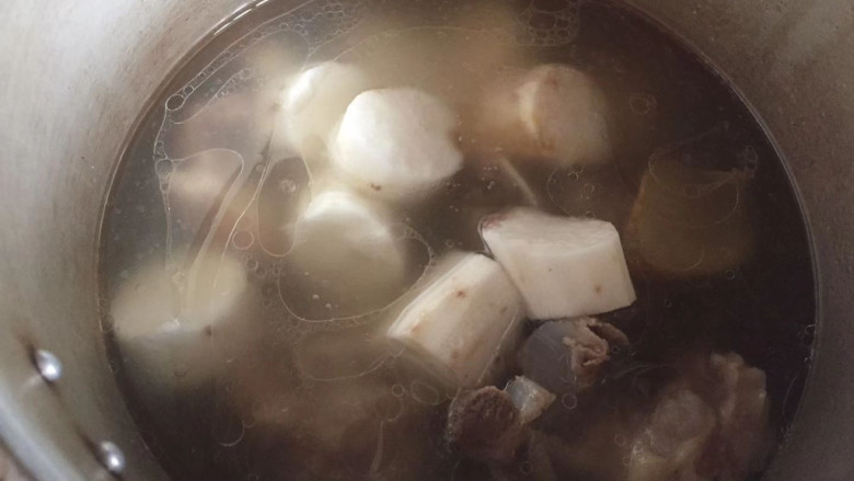 山药骨头汤,盖上普通锅盖，煮开就可以了