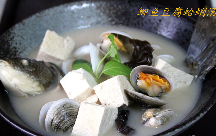  鲫鱼豆腐蛤蜊汤