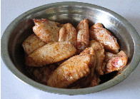 脆皮煎烤鸡翅 ,充分搅拌均匀，腌制 20分钟
