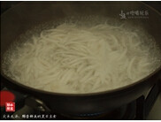 尖米丸汤,煮开水，下尖米丸，再次煮开，将尖米丸盛出待用