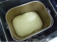 奶油排包,加入软化的黄油粒再启动一个15分钟的和面程序