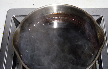 椰汁西米露凉粉,搅拌加热至无颗粒即可关火冷却