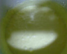 纽约芝士蛋糕,将酸奶油分4次加入，拌匀，分3次加入鸡蛋，拌均