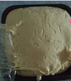 咖哩面包,把面团用保鲜膜包好放进冰箱冷藏发酵，到原来的2倍大