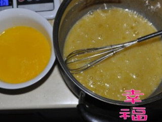香酥蛋卷 ,鸡蛋+细砂糖搅拌均匀至砂糖融化，加入融化黄油搅拌均匀