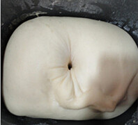 绣球面包,第一次揉面完成，放入黄油，再按发面档，继续揉，面发酵到两倍大