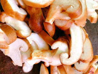 香菇炒上海青,香菇切厚片