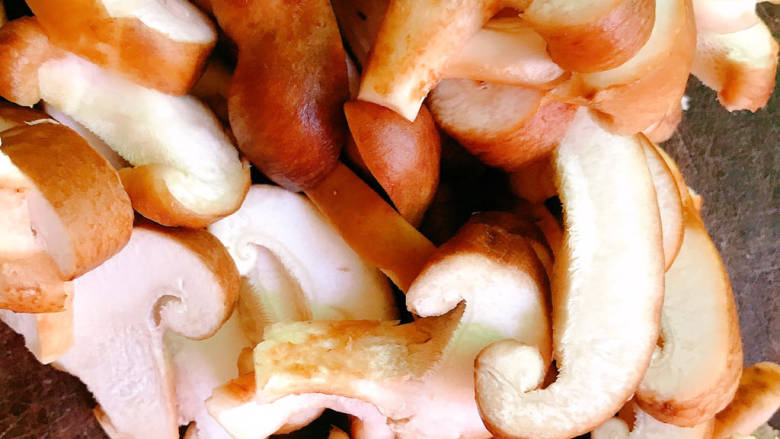 香菇炒上海青,香菇切厚片