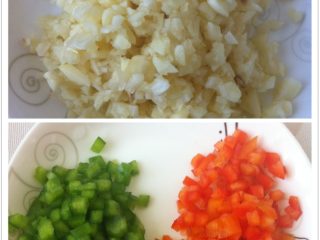 蒜香鲍鱼,如图，大蒜、青红椒分别切成末。