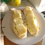 奶香鳄梨鲍菇,马苏里拉芝士切薄片，盖在牛油果上