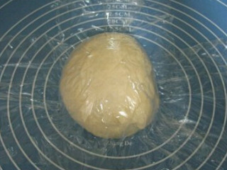 肉松海苔面包,将A里所有材料用后油法揉至扩展阶段，如发酵箱发酵至两倍大完成后，取出滚圆，盖上保鲜膜，松弛约15分钟