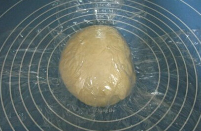 肉松海苔面包,将A里所有材料用后油法揉至扩展阶段，如发酵箱发酵至两倍大完成后，取出滚圆，盖上保鲜膜，松弛约15分钟