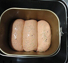 南乳吐司,放入面包机中，盖上湿布进行二次发酵60分钟