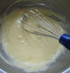乳酪布丁塔,乳酪+细砂糖拌到顺滑，加入蛋黄和全蛋拌匀