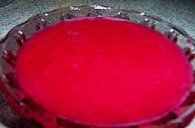 生日浪漫玫瑰,把火龙果的皮加入水在搅拌机里打成泥