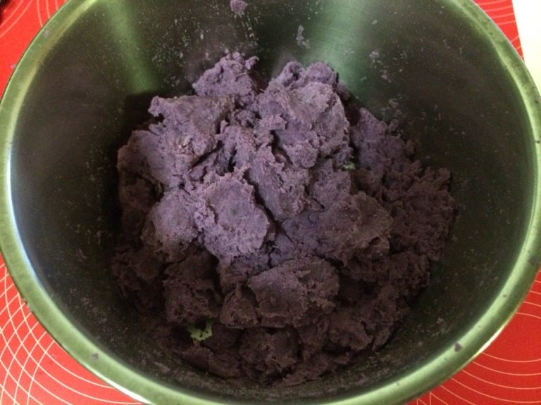 红豆沙花生芋圆,方法同上一步，只是紫薯略干