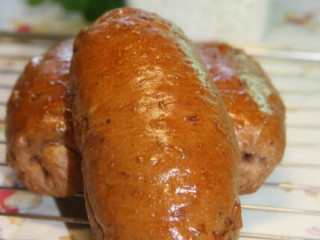 红糖核桃面包,小面团发酵到原来的2倍左右，放在预热的烤箱中层200°约20分钟左右