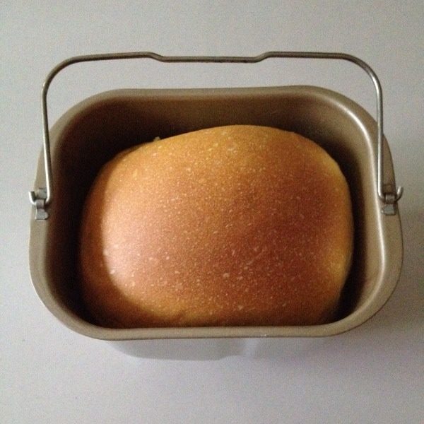 南瓜面包,提示音响起面包就烤好了然后提出来