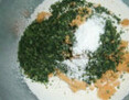海苔肉松芝麻棒,低筋面粉过筛，把海苔、肉松和芝麻与低筋面粉混合