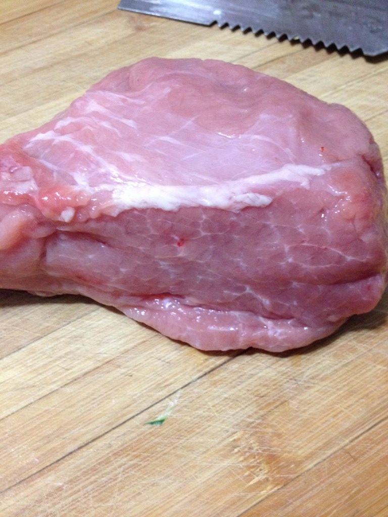 东北锅包肉,如图准备一块瘦肉